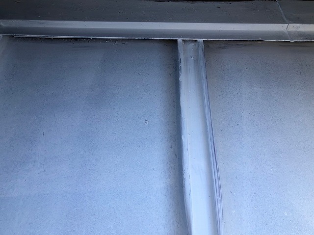 瓦棒屋根の下塗り完成